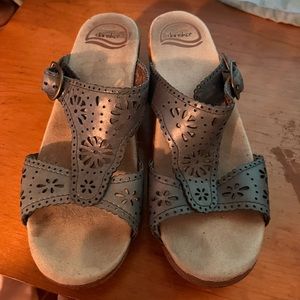 Cute cutout Dansko sandals for summer!